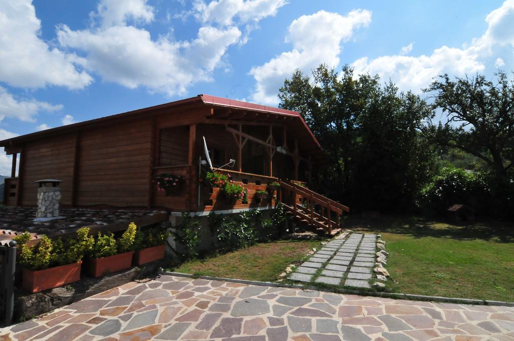 Chalet Dei Parchi Bed & Breakfast Saracinesco Exterior foto