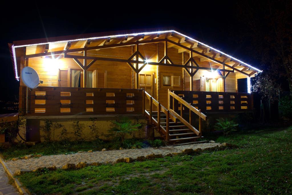 Chalet Dei Parchi Bed & Breakfast Saracinesco Exterior foto