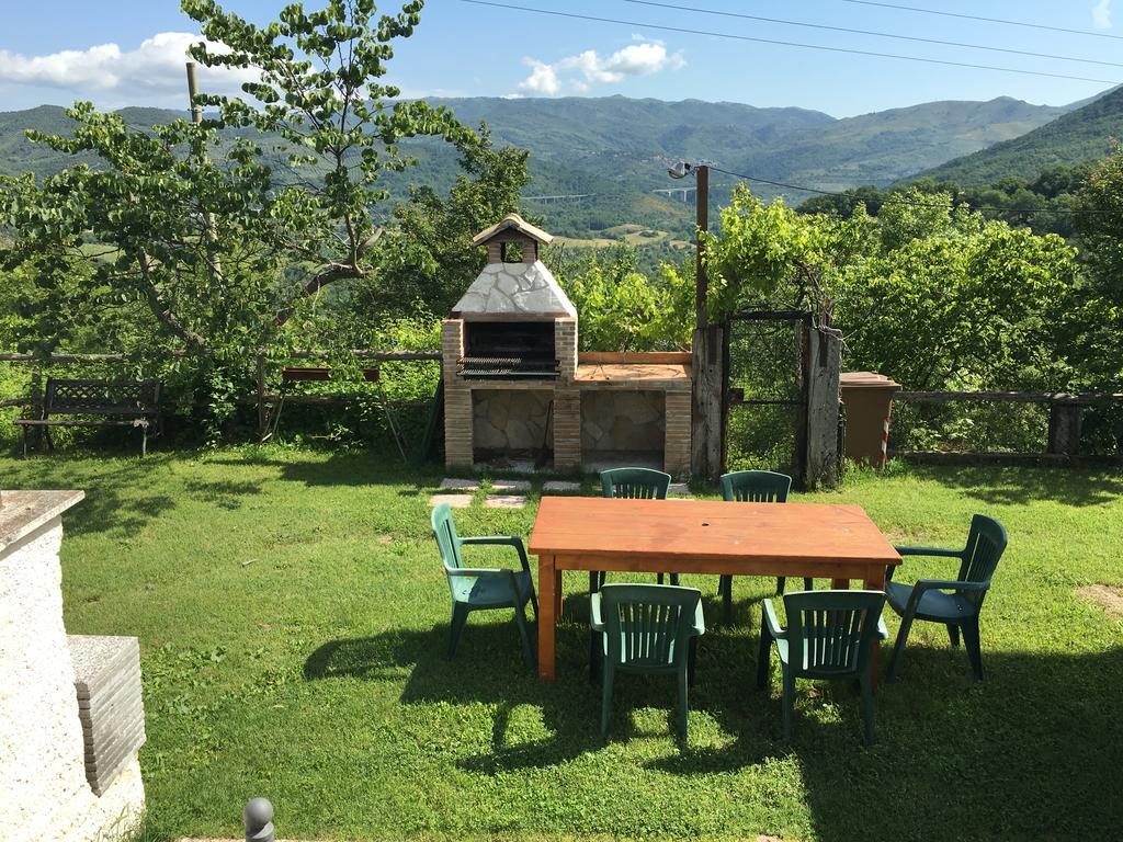 Chalet Dei Parchi Bed & Breakfast Saracinesco Exterior foto